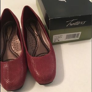 Like new- Trotters-wedge heel- Lauren:dark red.